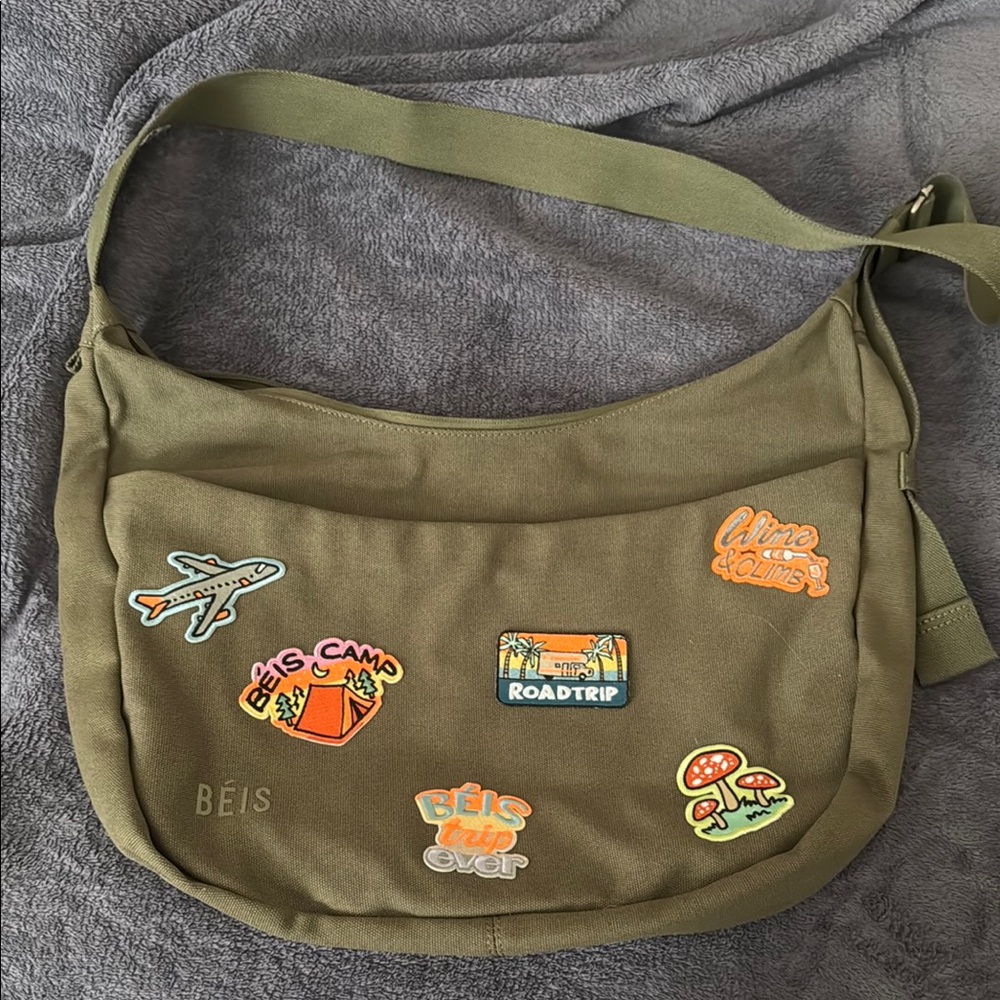 BÉIS Carryall Crossbody -Olive w/ patches